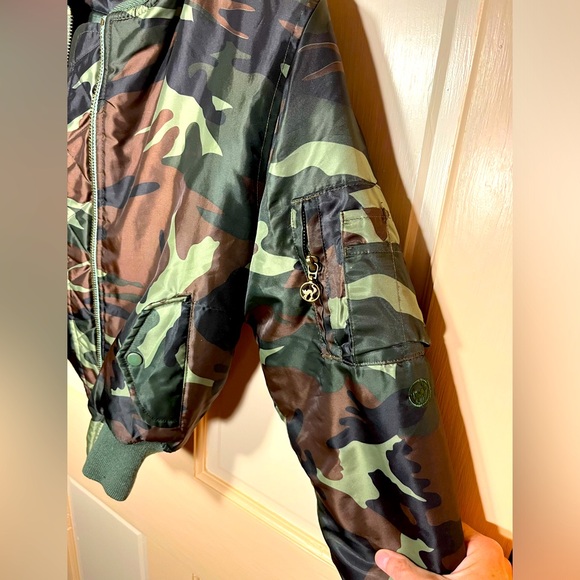 Shiny Camouflage Jacket by Clench Kiss - Picture 3 of 6